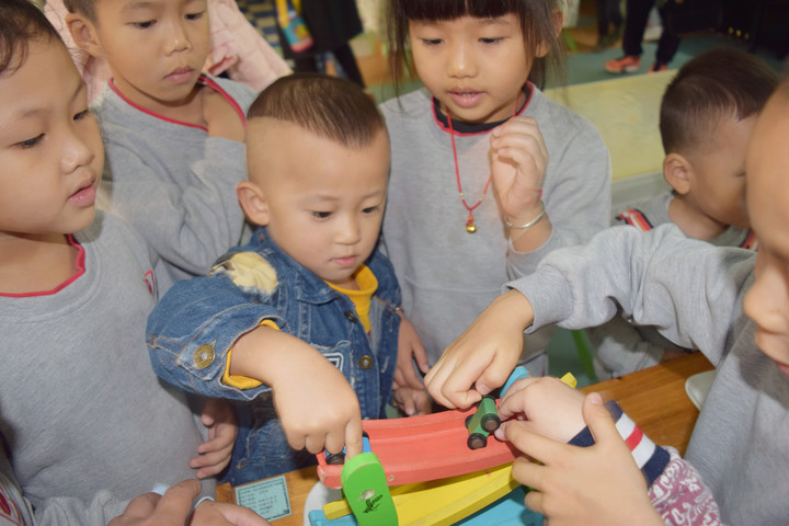 小小的手兒，大大的愛 ——少年宮小寶寶到公明二幼觀摩體驗(yàn)啦