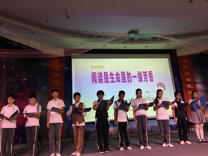 “青春飛揚(yáng)，載夢(mèng)遠(yuǎn)航”----初中部舉行學(xué)生演講比賽