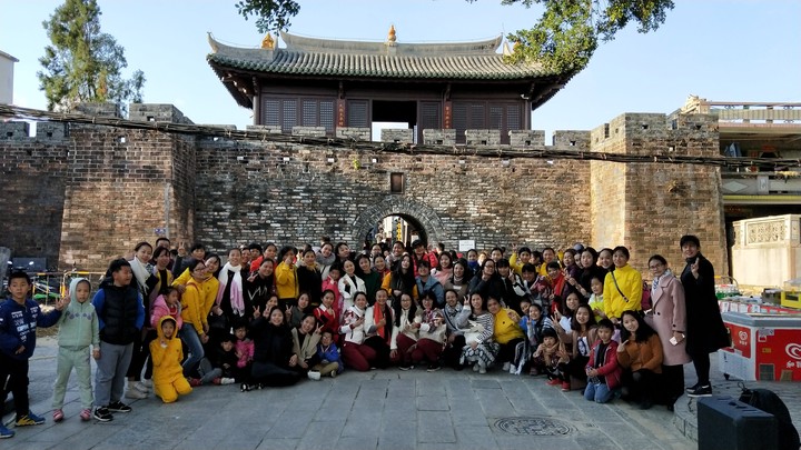 趣味團(tuán)隊(duì)拓展 留戀鵬城古街 ——公明二幼工會活動報(bào)道