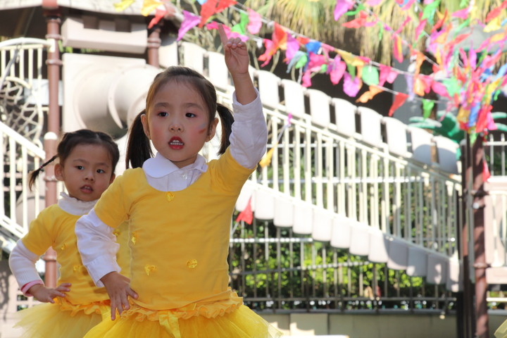 炫彩多世界，走向新時代”慶集團20周年級組決賽暨頒獎典禮