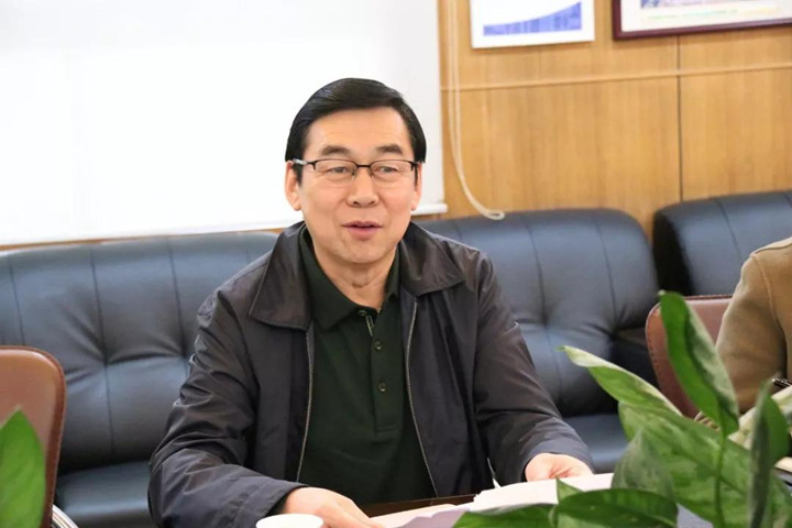 龍華中英文實(shí)驗(yàn)校在區(qū)教育局、區(qū)人民政府教育督導(dǎo)室開學(xué)專項(xiàng)督導(dǎo)檢查中獲佳評(píng)