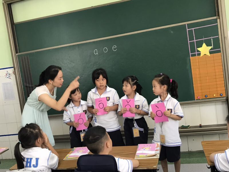 落實“兩個常規(guī)”，實施“青藍工程” ——小學低年級段語文學科教研重實訓