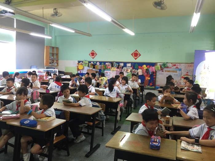 “多學(xué)多看多動(dòng)手，科學(xué)世界任我游”——記小學(xué)部科技節(jié)系列活動(dòng)