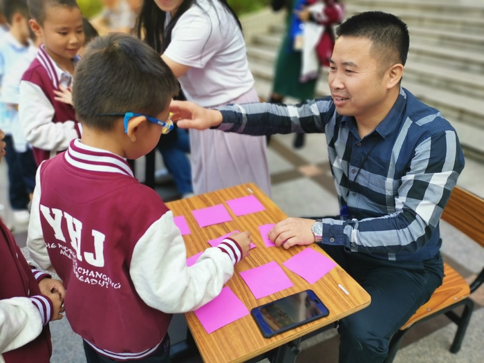 拓展數(shù)學(xué)思維，提升學(xué)科素養(yǎng) ——小學(xué)部開展數(shù)學(xué)學(xué)科周系列活動(dòng)
