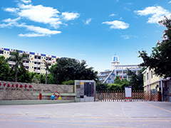 深圳市龍華中英文實(shí)驗(yàn)學(xué)校獲“深圳市優(yōu)質(zhì)民辦學(xué)校年度獎(jiǎng)”，并獲《南方都市報(bào)》專(zhuān)版報(bào)道